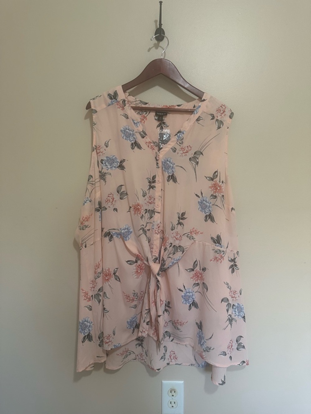 Torrid Floral Sleeveless Tie-Front  Blouse in Light Pink